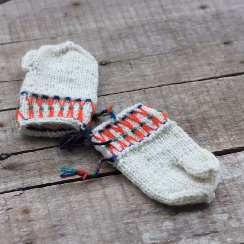 Ullvantar - För Barn Vita med Röda Kryss