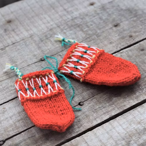 Ullvantar - För Baby Röda m Vita Kryss Gul Söm