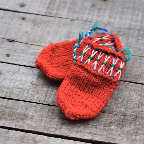 Ullvantar - För Baby Röda m Vitt Kryss Blå Söm