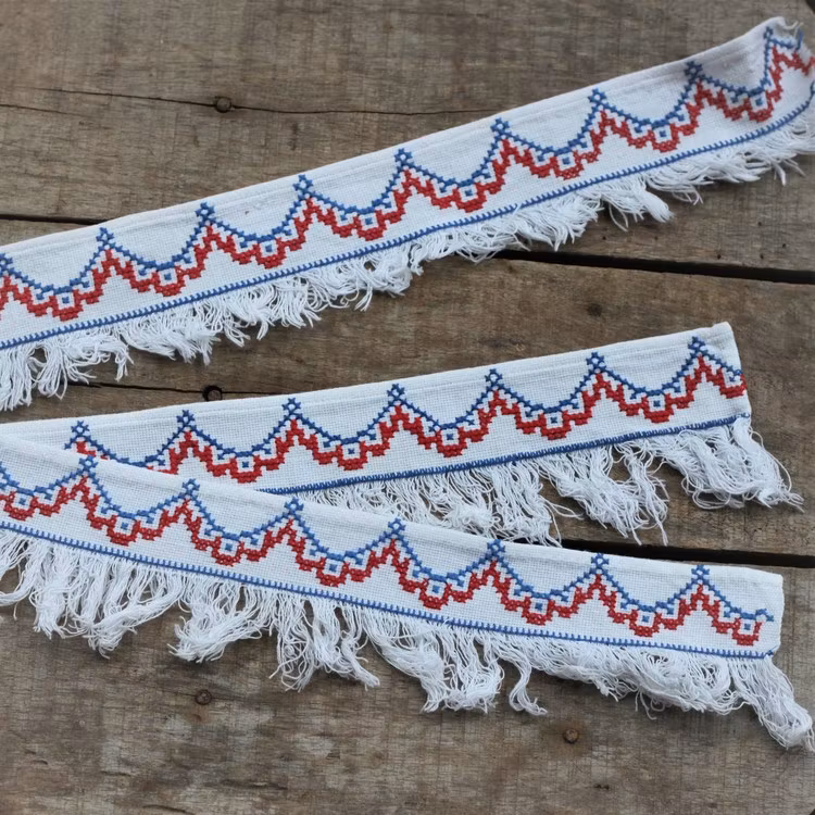 Textil - Hyllbård i Vitt Rött och Blått