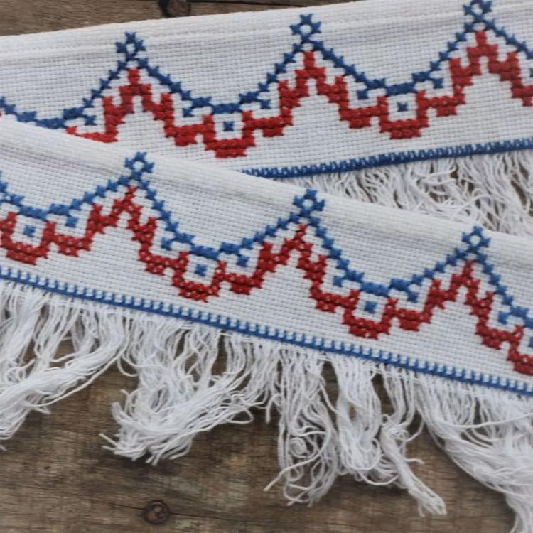Textil - Hyllbård i Vitt Rött och Blått