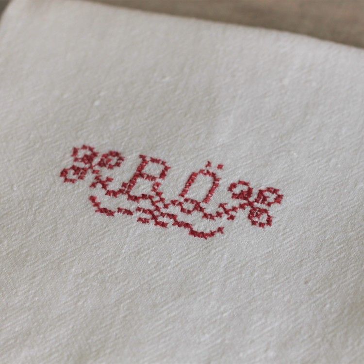 Handduk - Linne Monogram BÖ Röd Vit