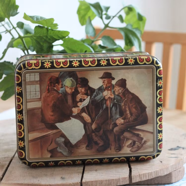 Plåtburk - Svart, Röd Hjärtan och Motiv