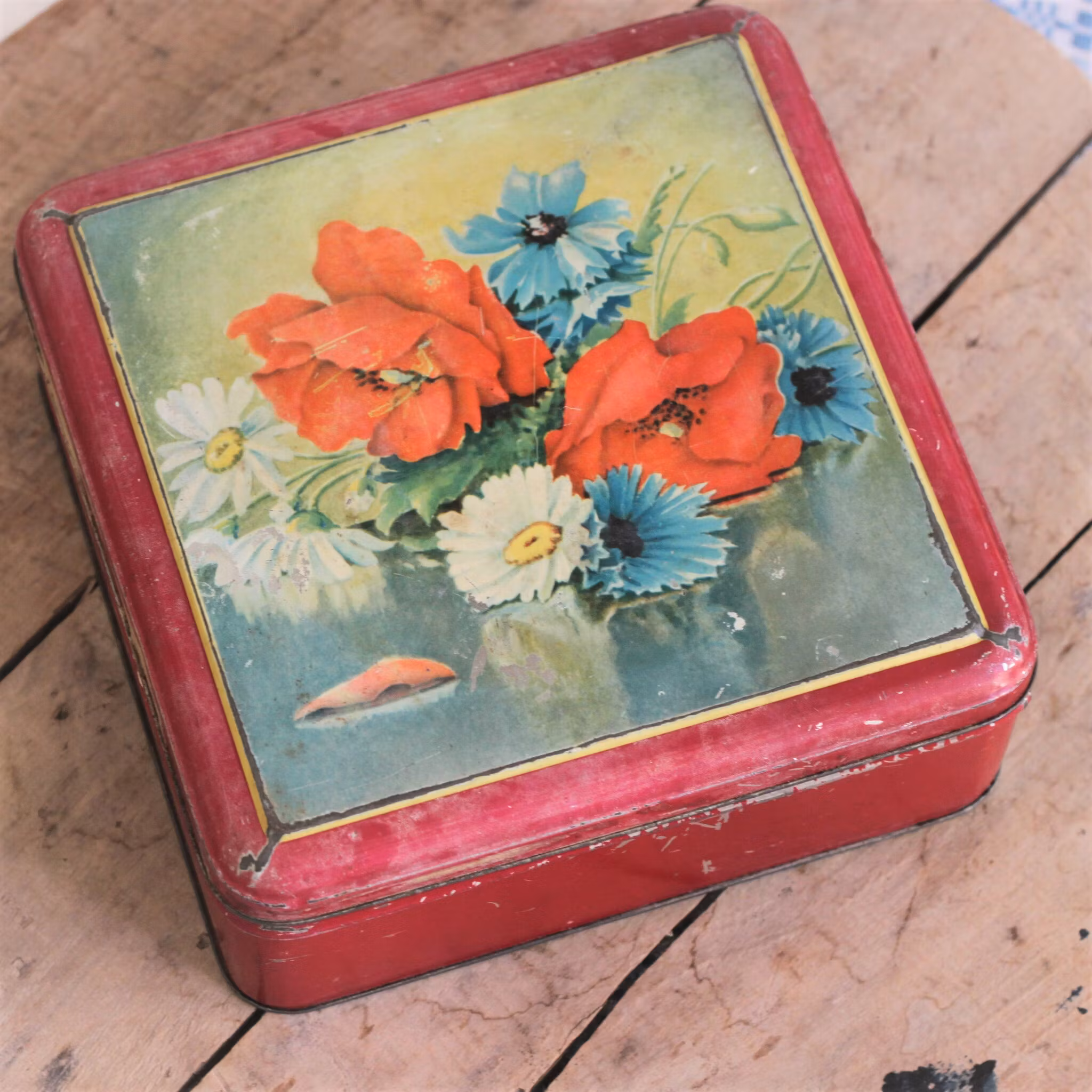 Plåtburk - Röd med Blommor
