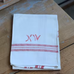 Handduk - Linne Monogram KW Röd