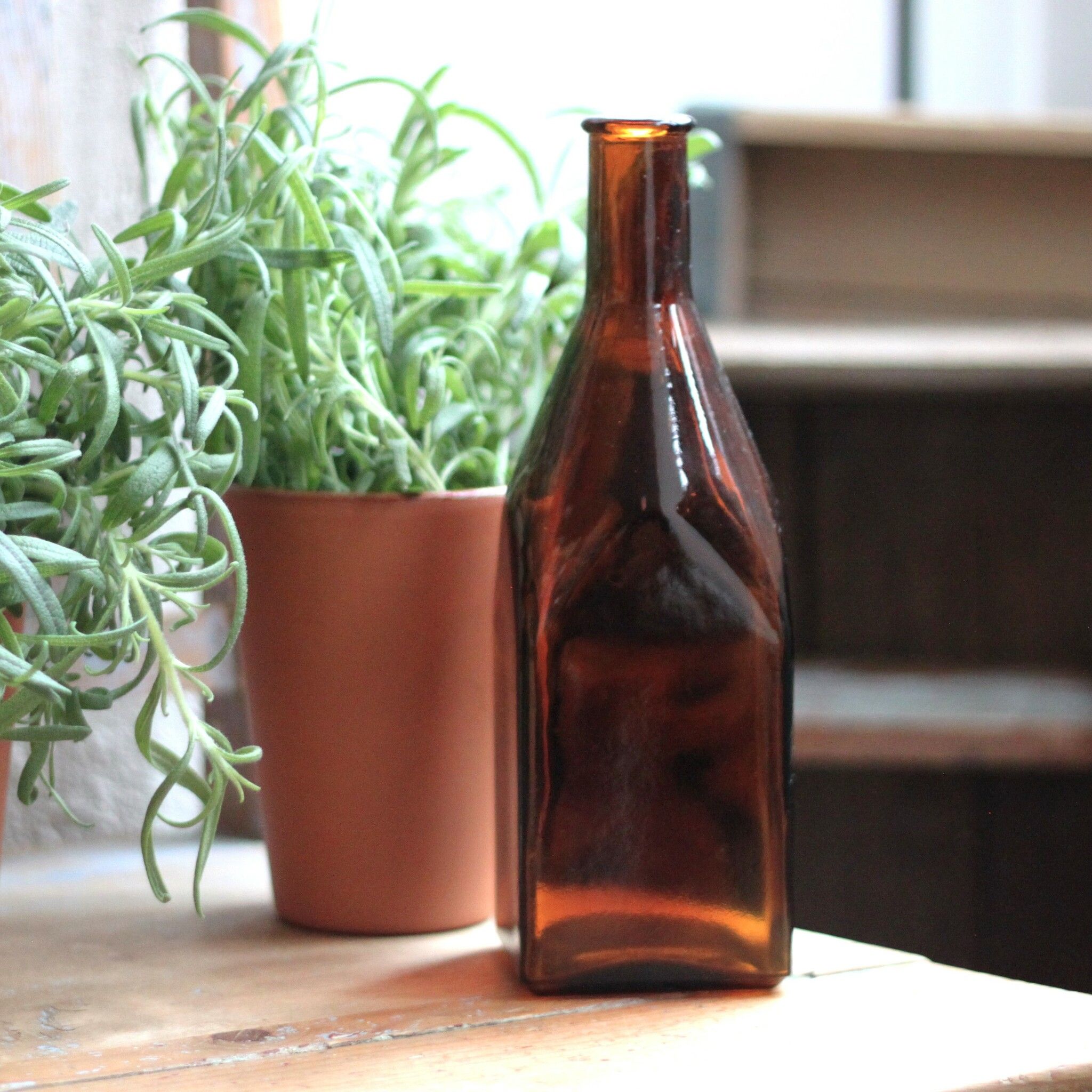Flaska - Fyrkantig i Brunt Glas
