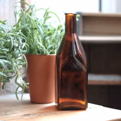 Flaska - Fyrkantig i Brunt Glas