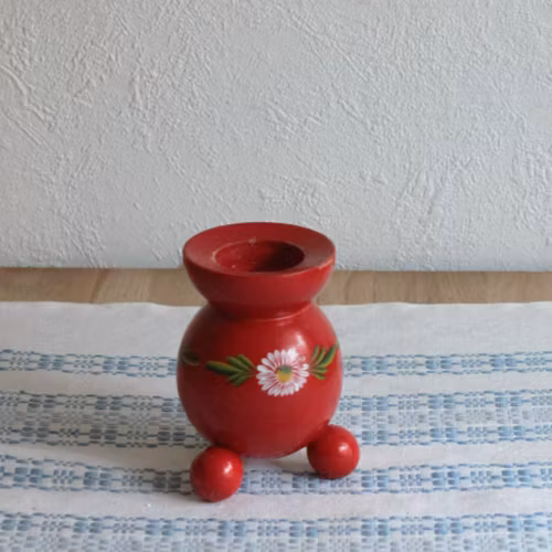 Ljusstake - Röd i trä