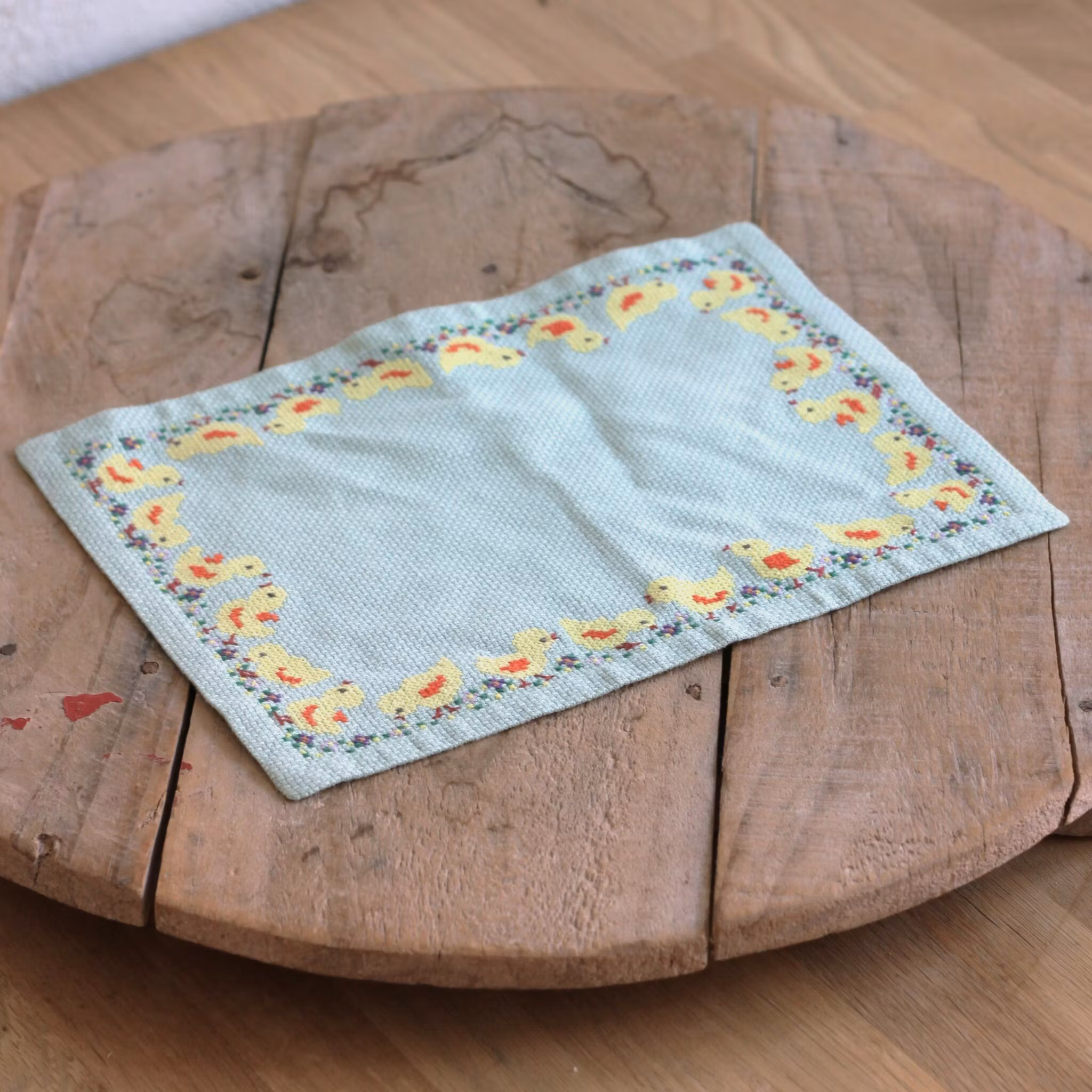 Duk - broderade kycklingar