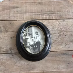 Fotografi - Bakelit oval sjömanspojkar med katt