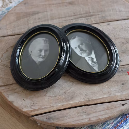 Fotgrafier - bakelit oval porträtt på par