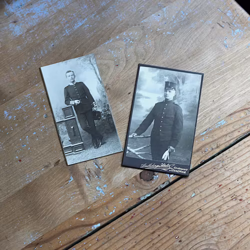 Fotografi - Ateljefoto Unga män i uniform