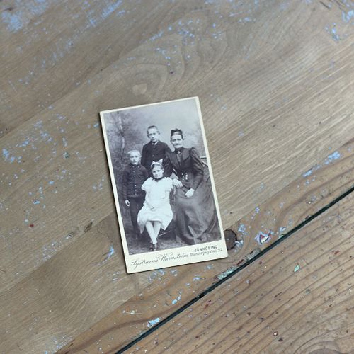Fotografi - Ateljefoto Mor med tre barn