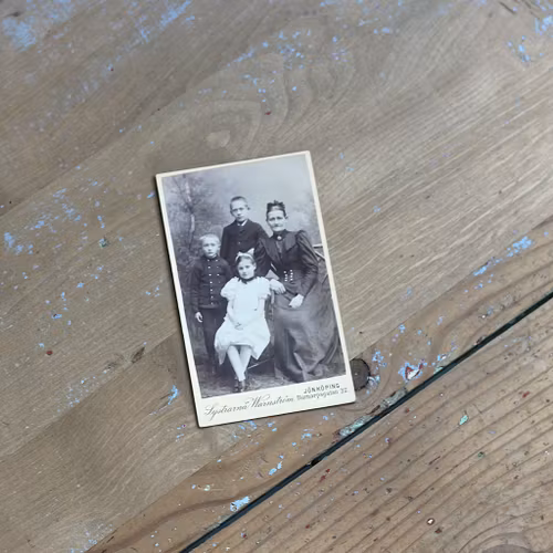 Fotografi - Ateljefoto Mor med tre barn