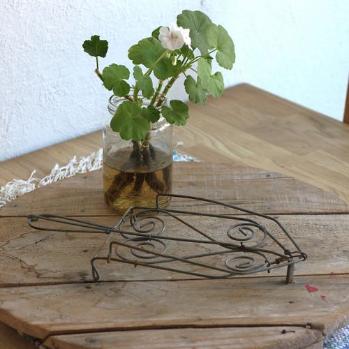 Inredning - Strykjärnsställ trådarbete