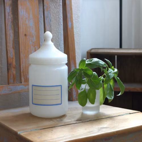 Burk - i vitt mjölkglas