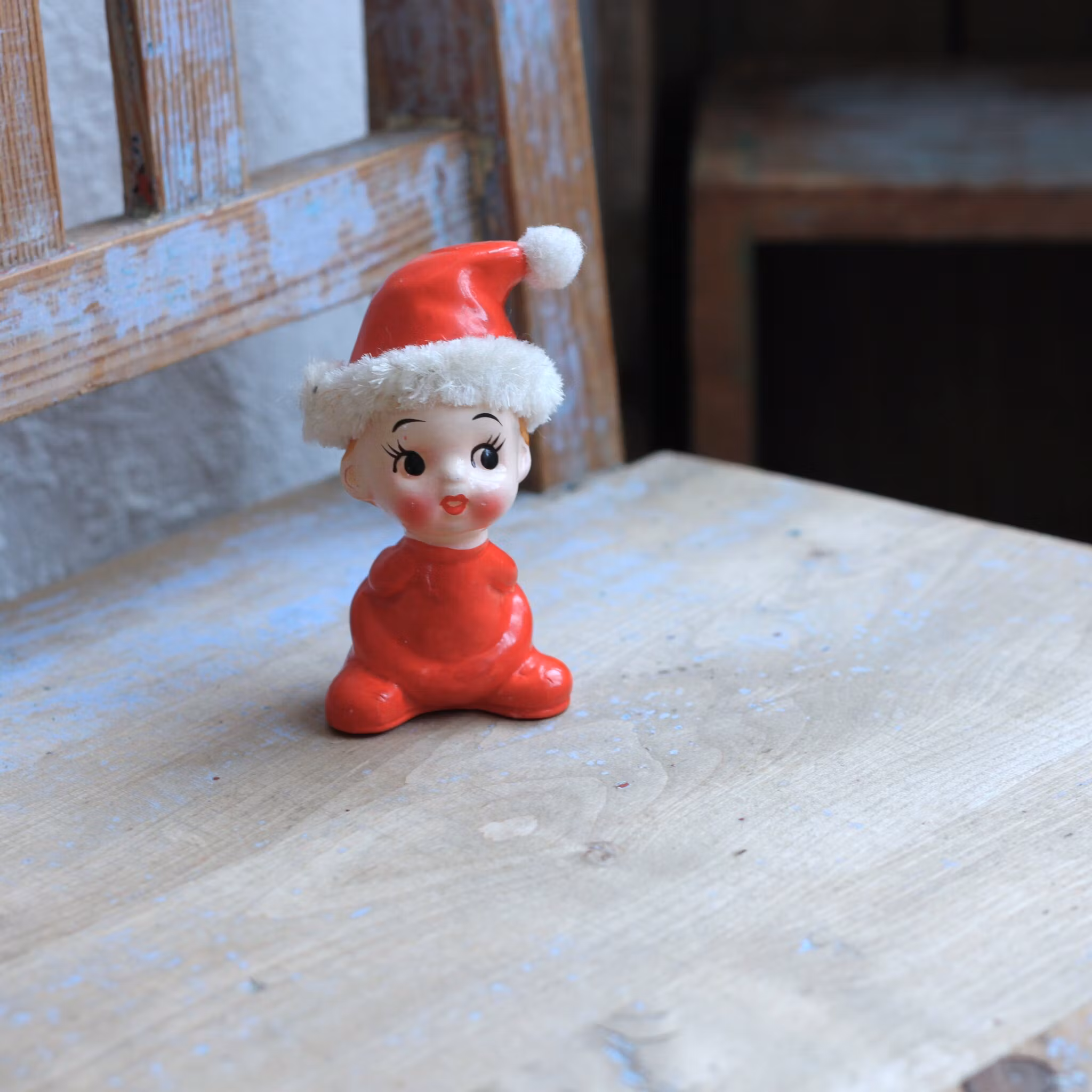 Tomte - hukande nisse med lurvig luva