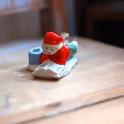 Tomte - Porslinstomte Nissa med ljushållare och bok
