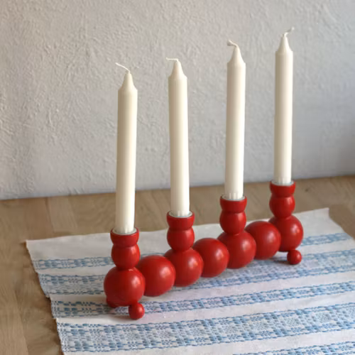 Ljusstake - röd i trä