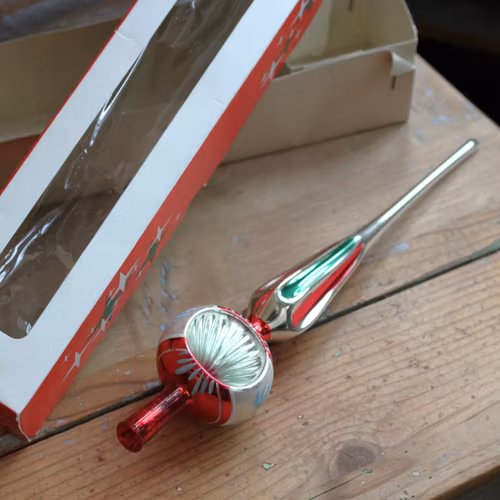 Julgranskulor - spira röd, grön och silver