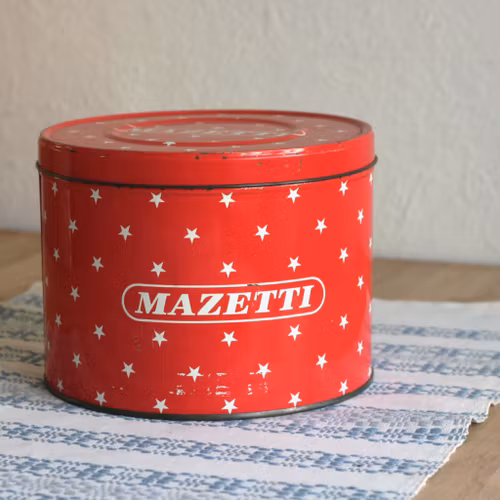 Plåtburk  röd med stjärnor