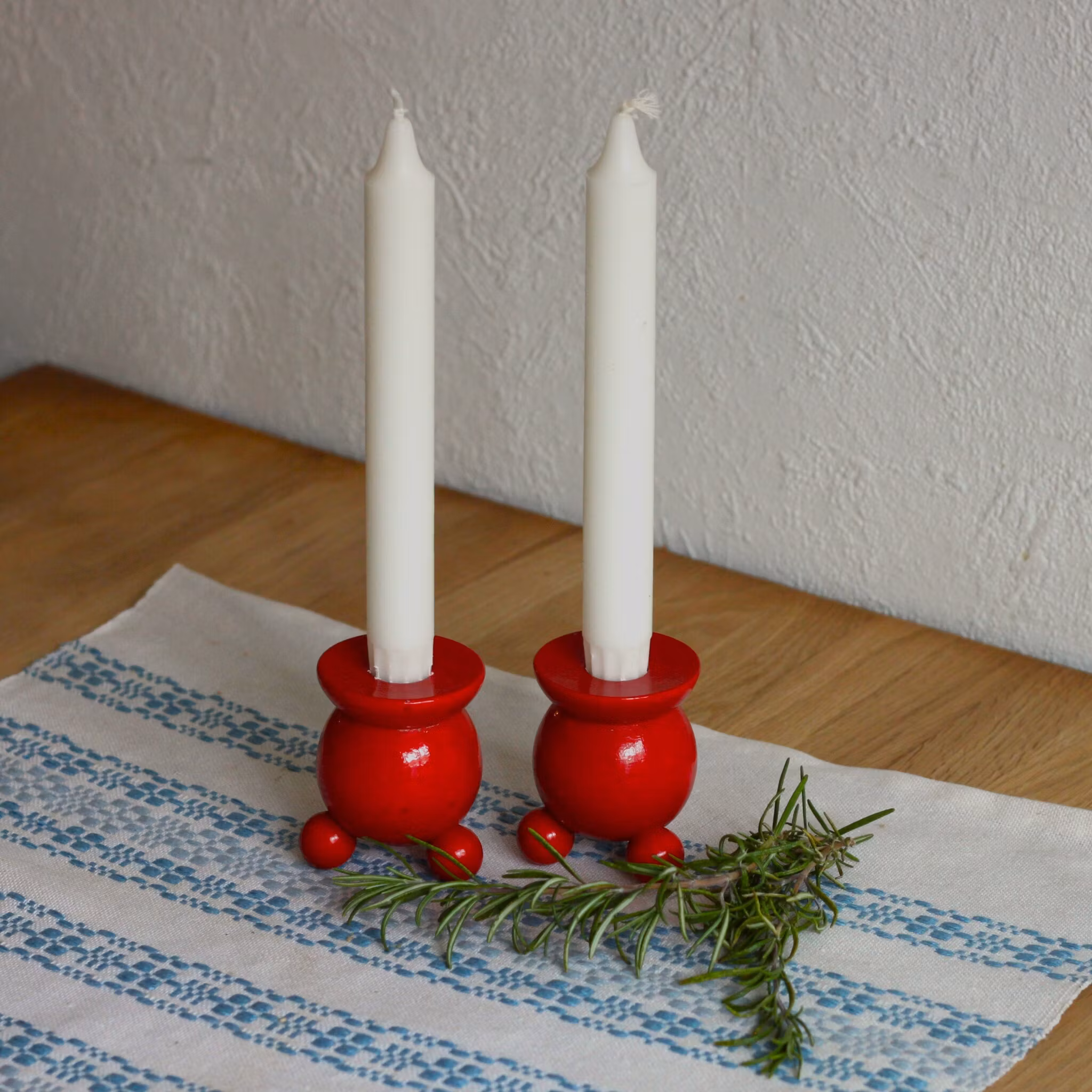 Ljusstakar - par Röd i trä