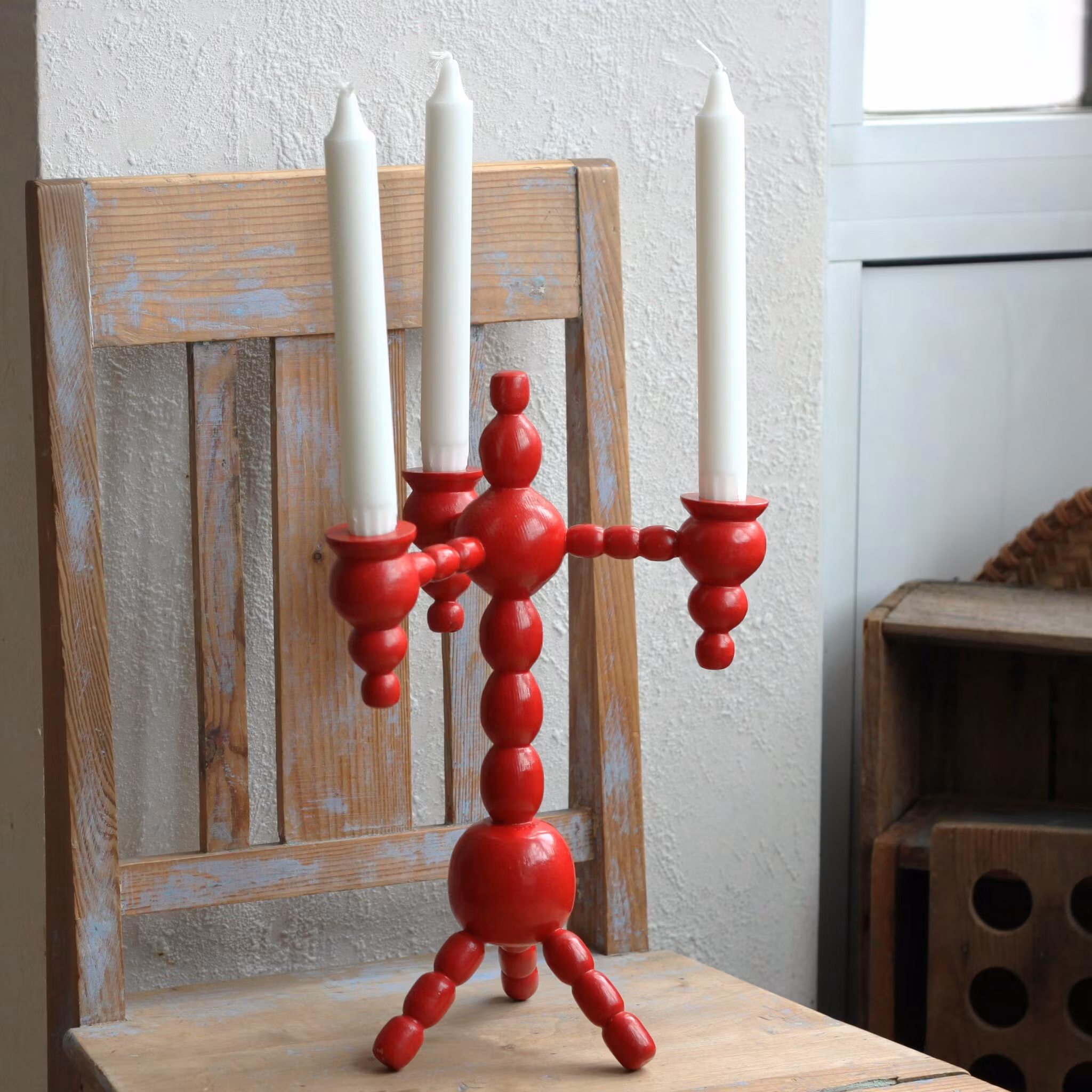 Ljusstake - röd i trä