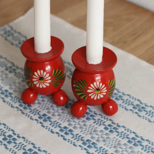 Ljustake  röd i trä