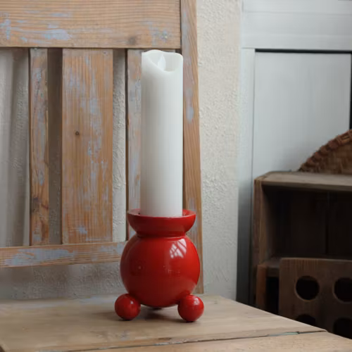 Ljusstake - röd i trä