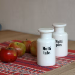 Flaska - Apoteksflaska vit med vit glaspropp