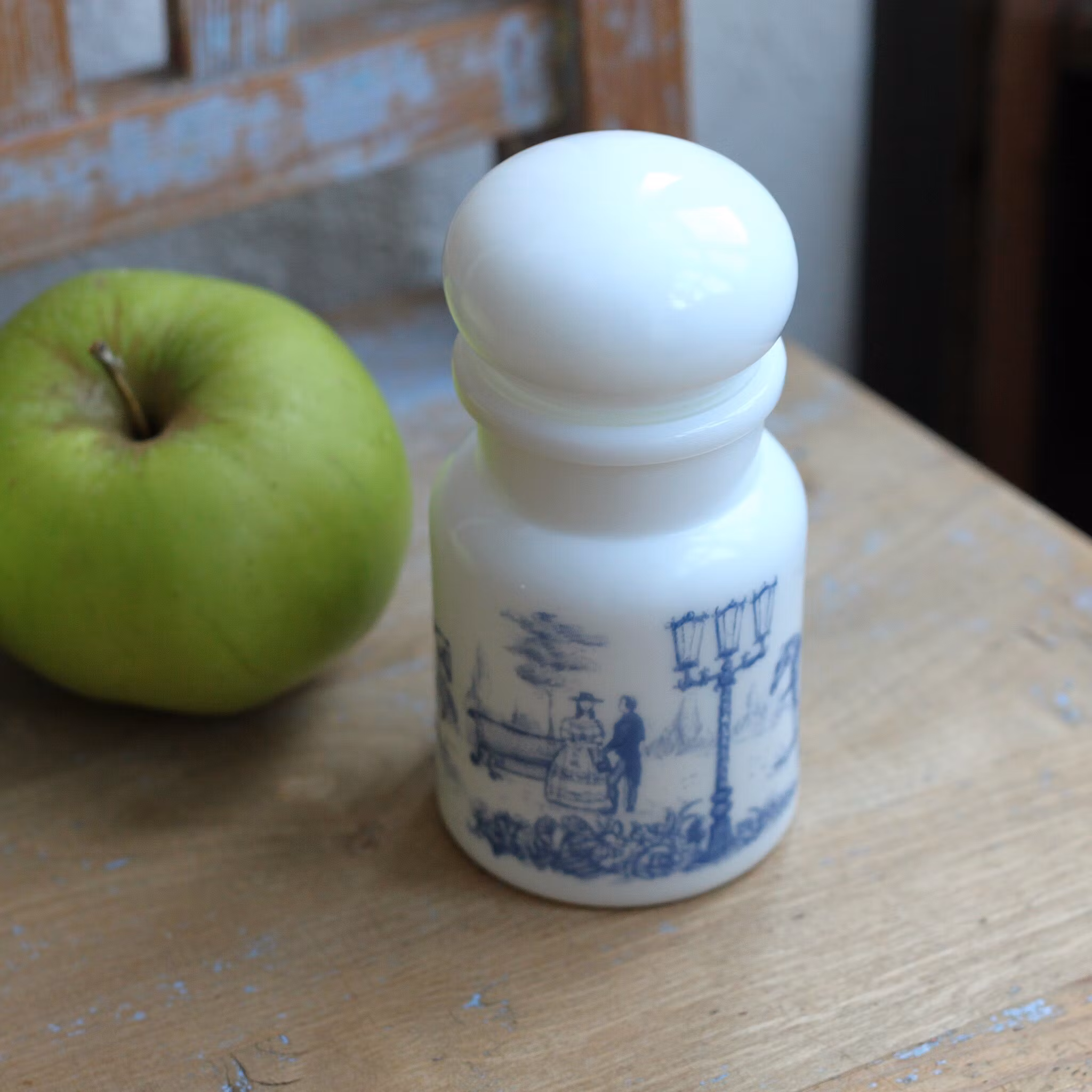 Apoteksglas - burk i vitt glas