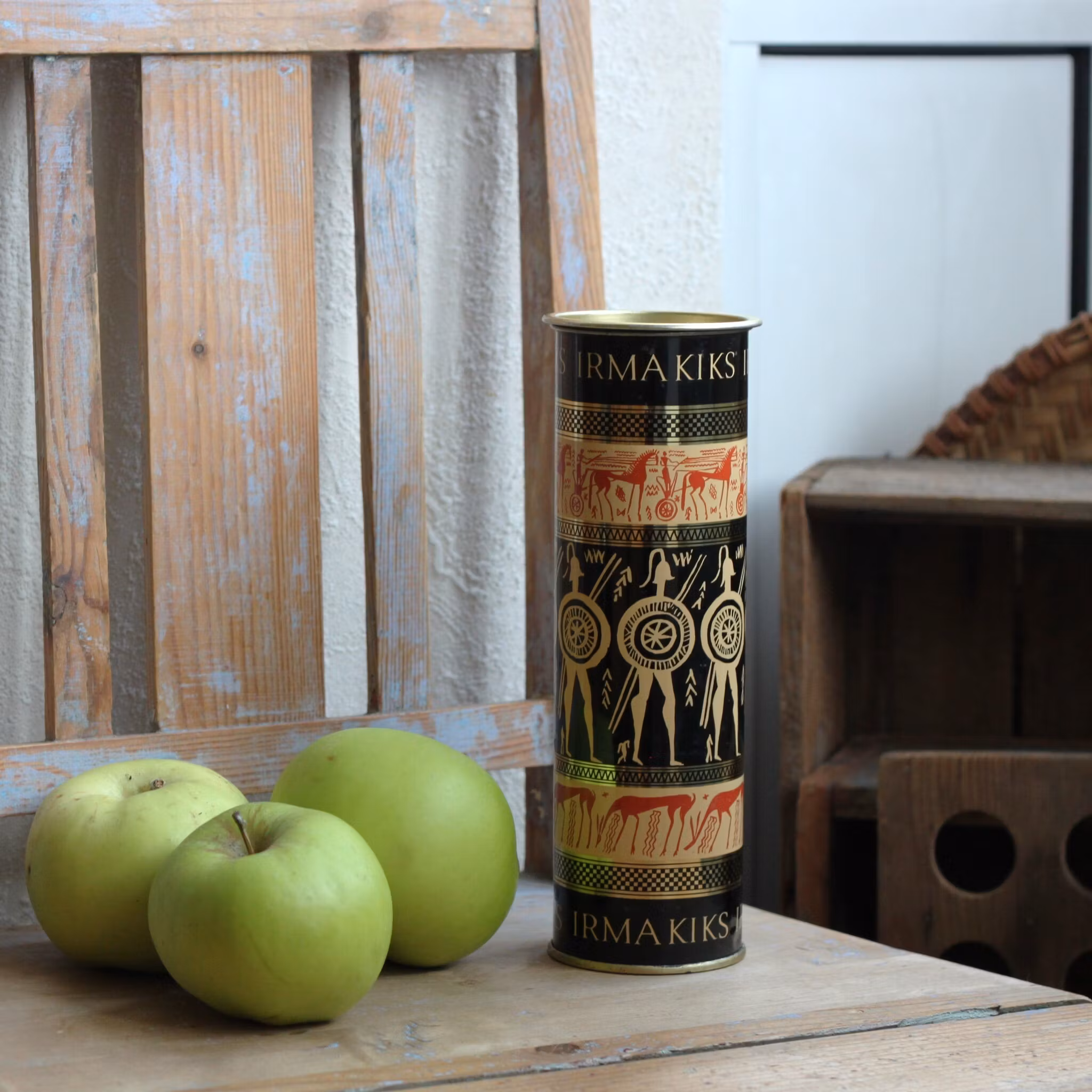 Plåtburk - Svart guld röd