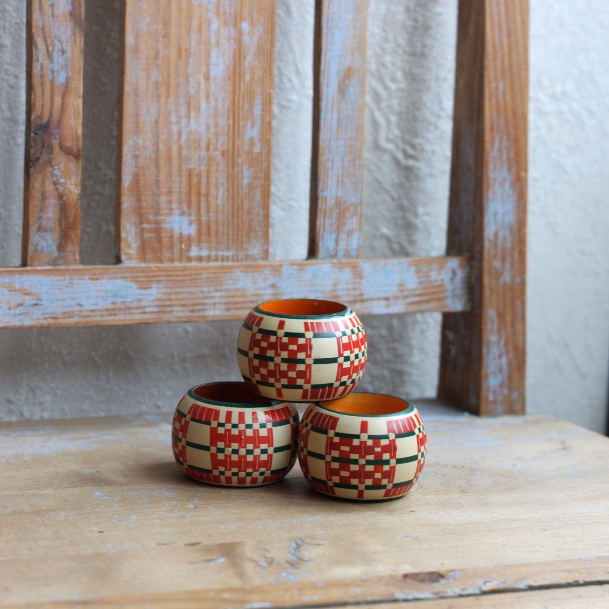 Servettringar - Trä med mönster i munkabälte