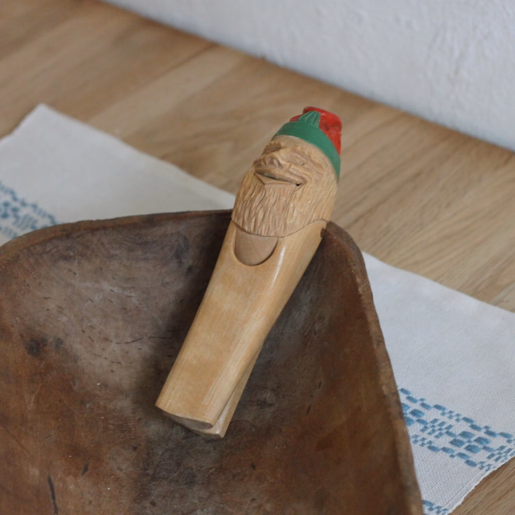 Nötknäppare - Tomte i trä