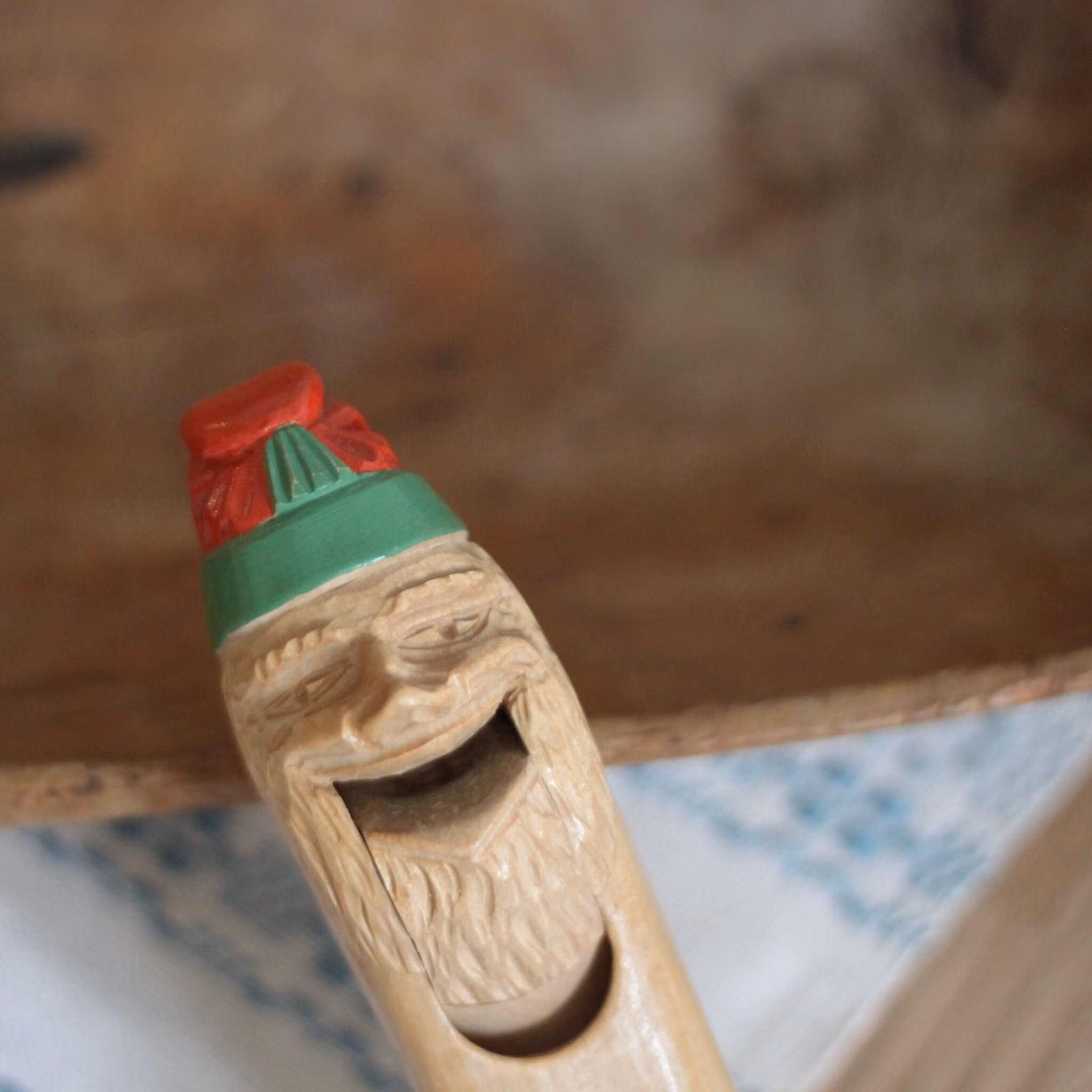 Nötknäppare - Tomte i trä