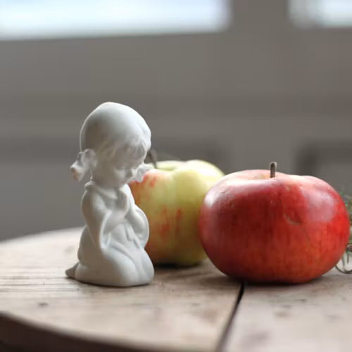 Porslinsfigur - Flicka som ber