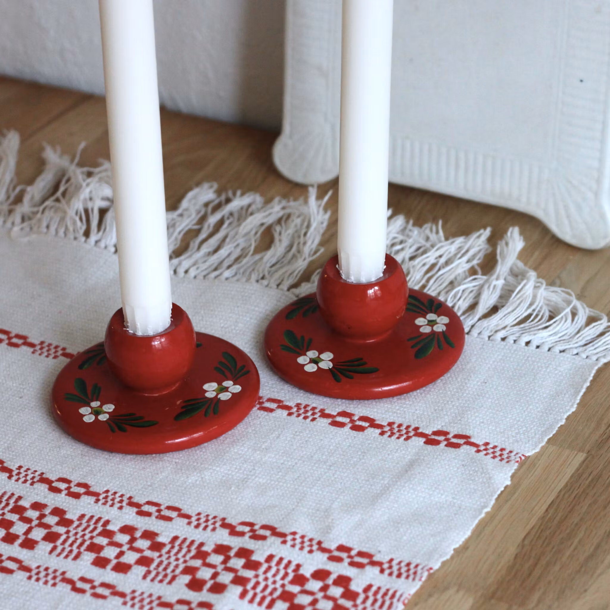 Ljusstakar - Röda i trä