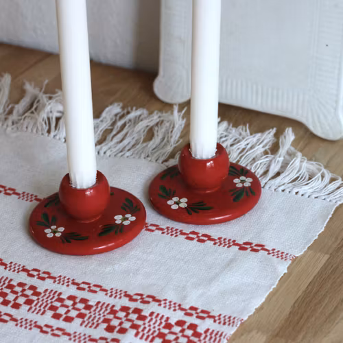 Ljusstakar - Röda i trä