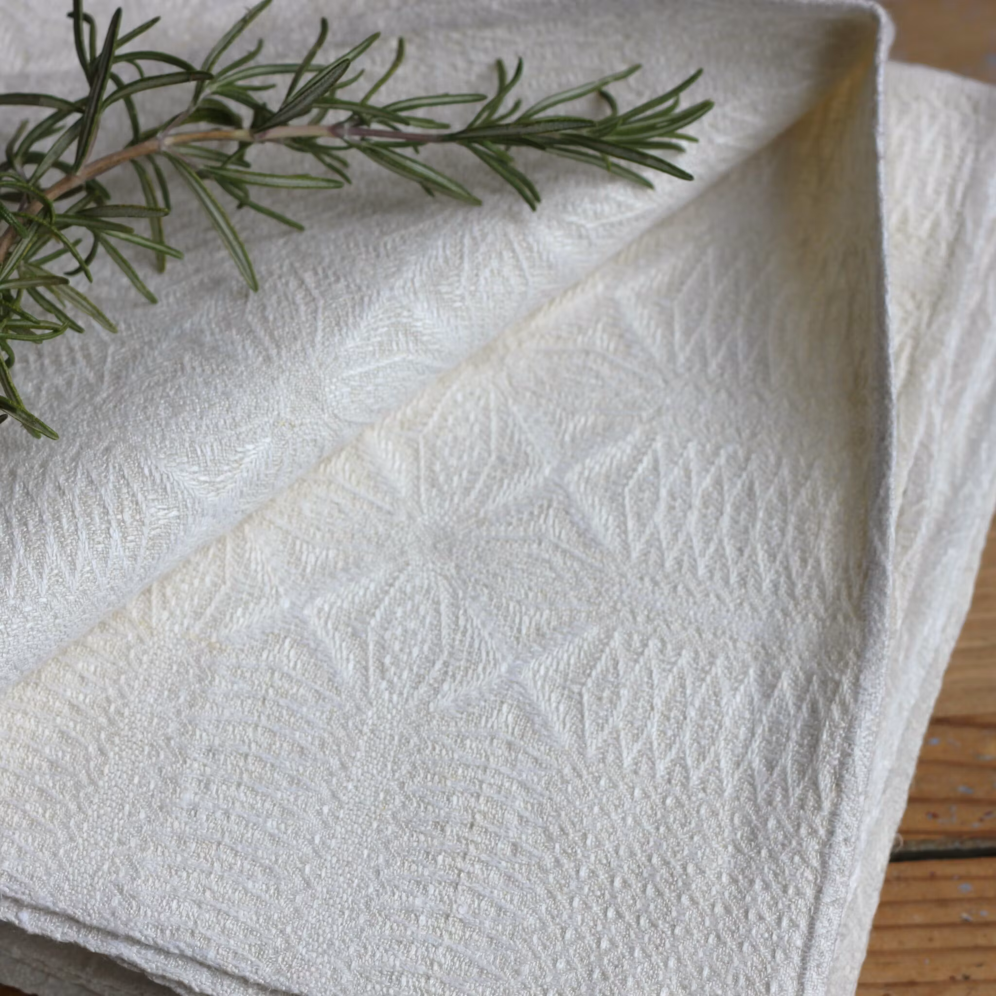 Servetter - Vita linneservetter mönstervävda