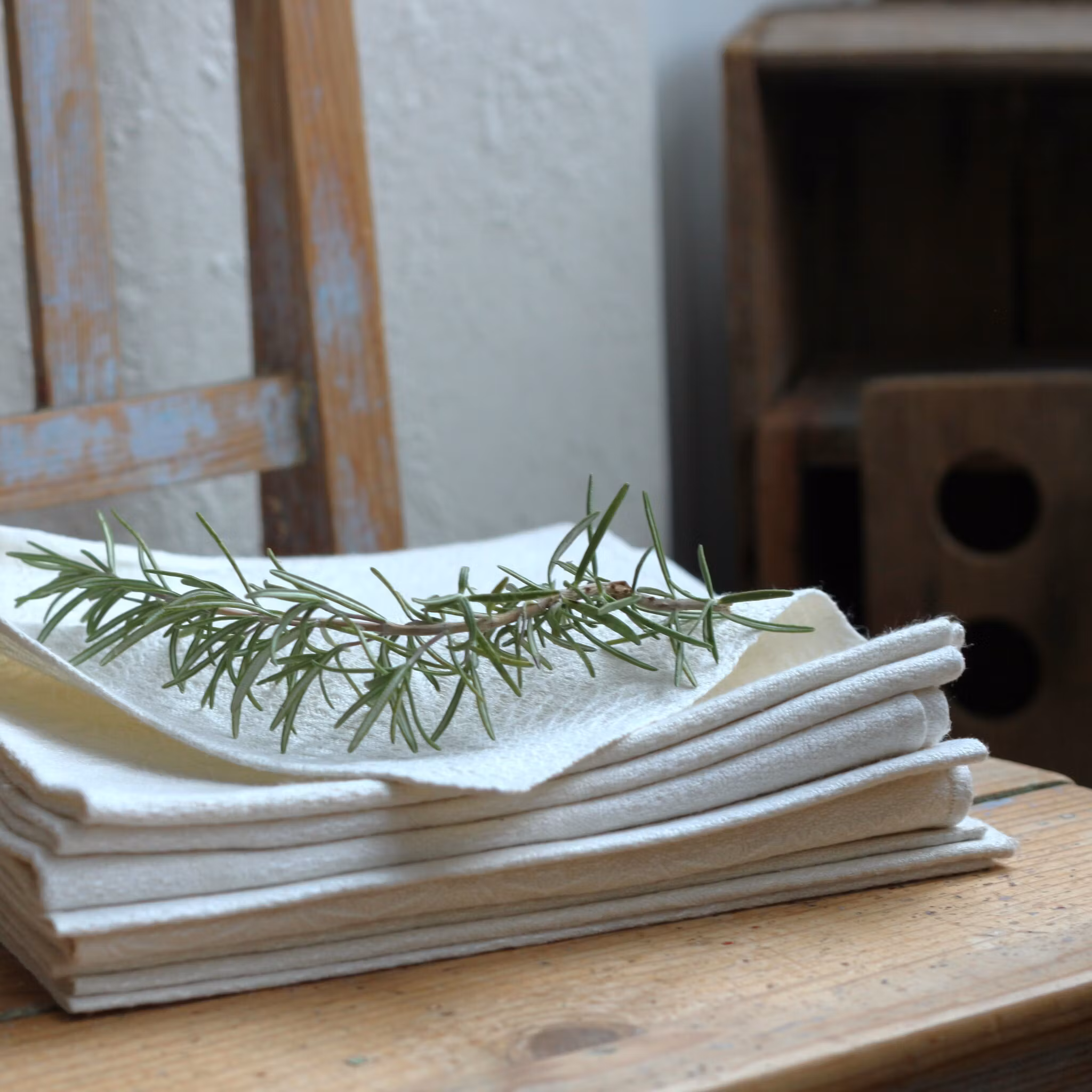 Servetter - Vita linneservetter mönstervävda