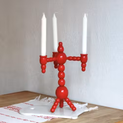 Ljusstake - Röd i Trä