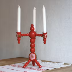 Ljusstake - Röd i trä