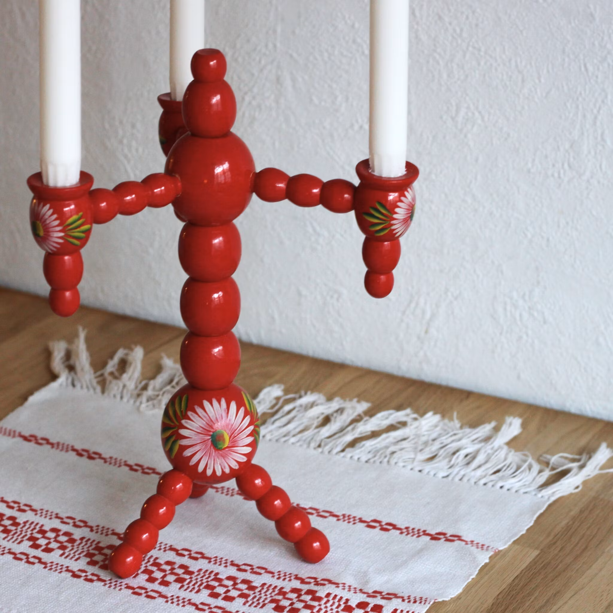 Ljusstake - Röd i trä