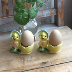 Äggkoppar - Kycklingar par i porslin