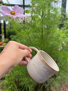 Drejad SKRIVAREKLIPPAN kaffekopp i keramik