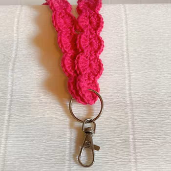 Virkat nyckelband rosa