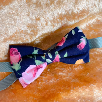 Barnfluga mörkblå med rosor