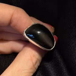 Oregelbunden ring med svart Obsidian