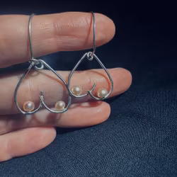 Boobs örhänge pärla