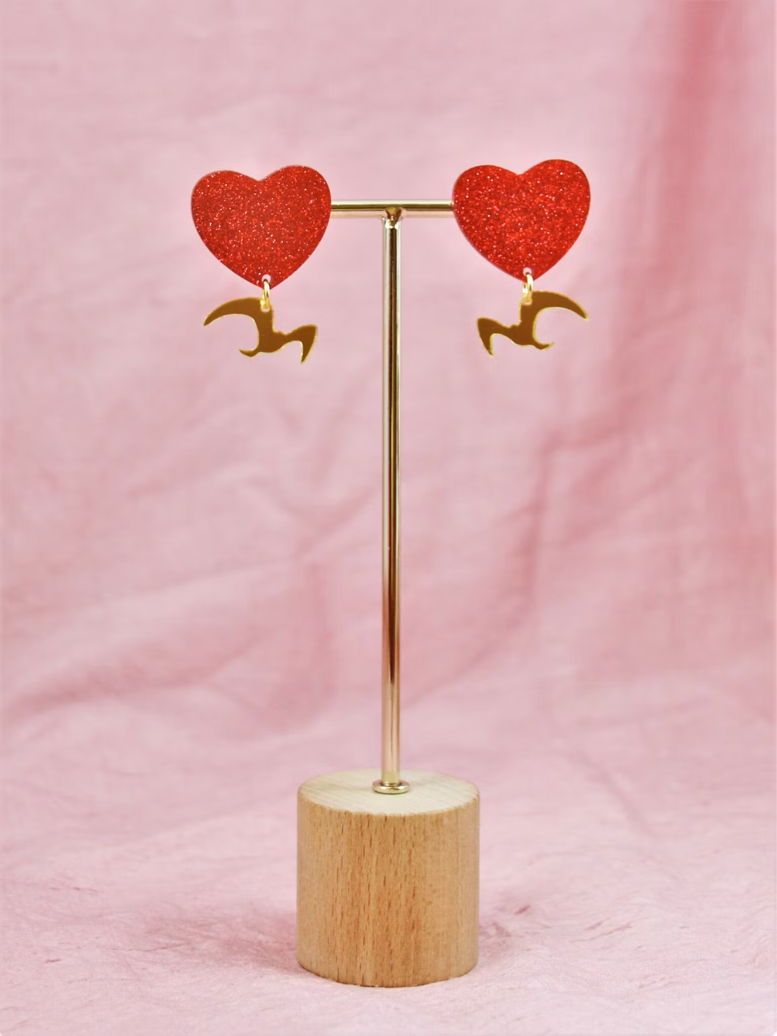 SAMPLE Love birds rött glitterhjärta med guldfågel